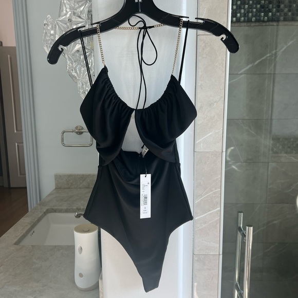 ALICE + OLIVIA SARIYA CUTOUT BODYSUIT BLACK - Picture 6 of 13